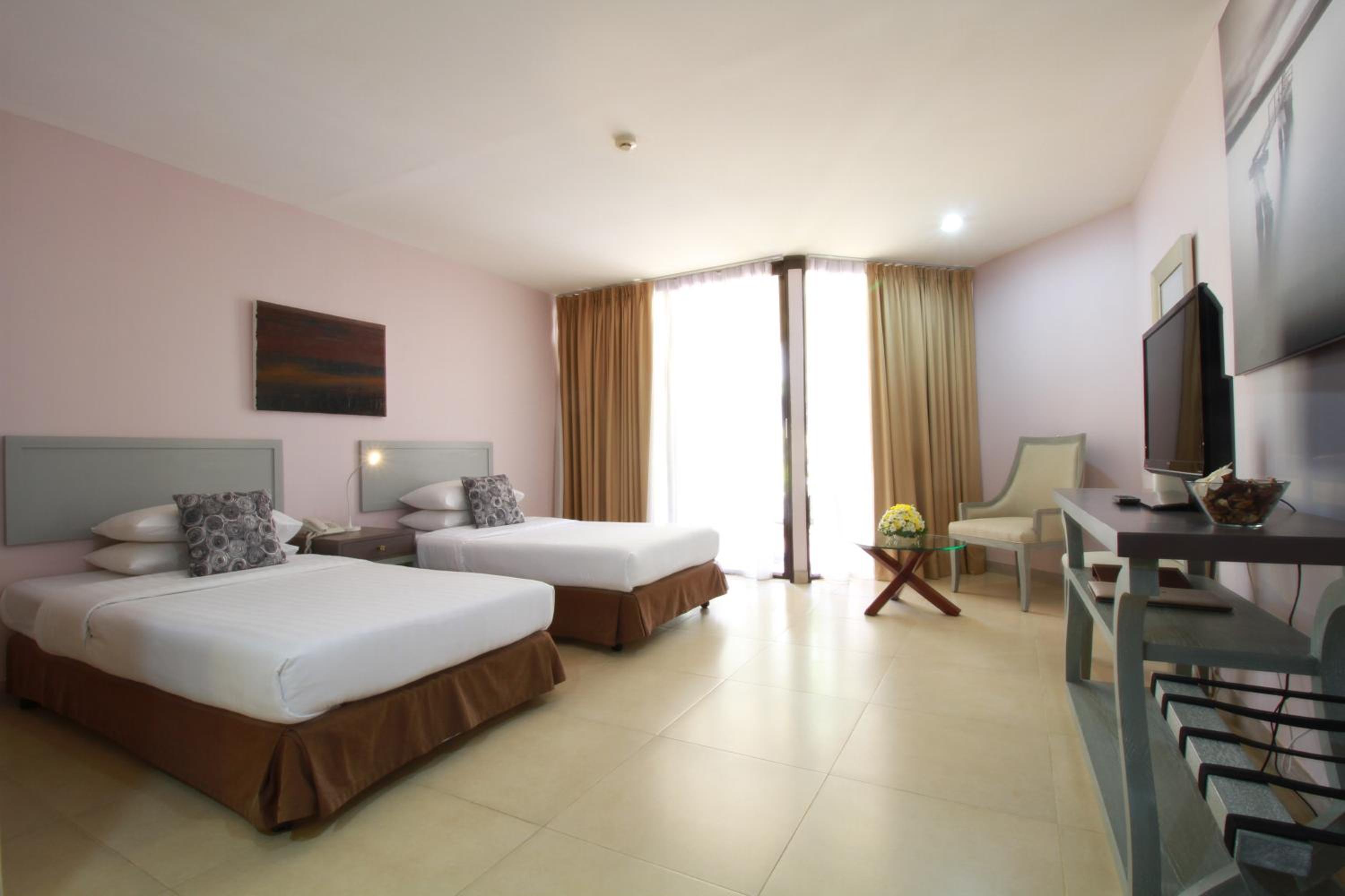 Premier Double Or Twin Room - Pool Level