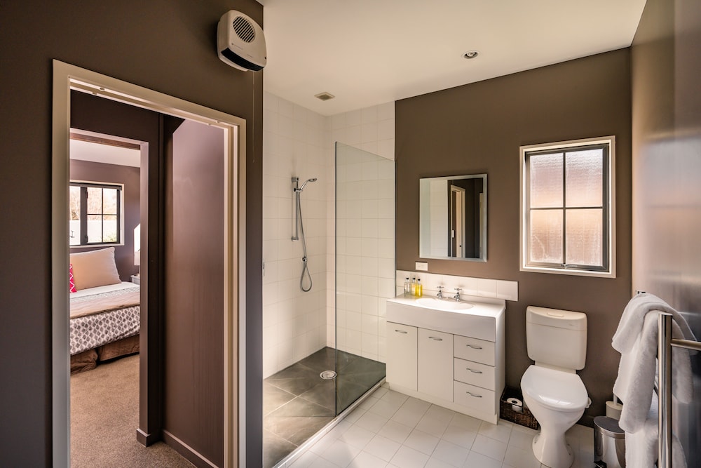Superior Room (98 Hedditch Street) photo 2