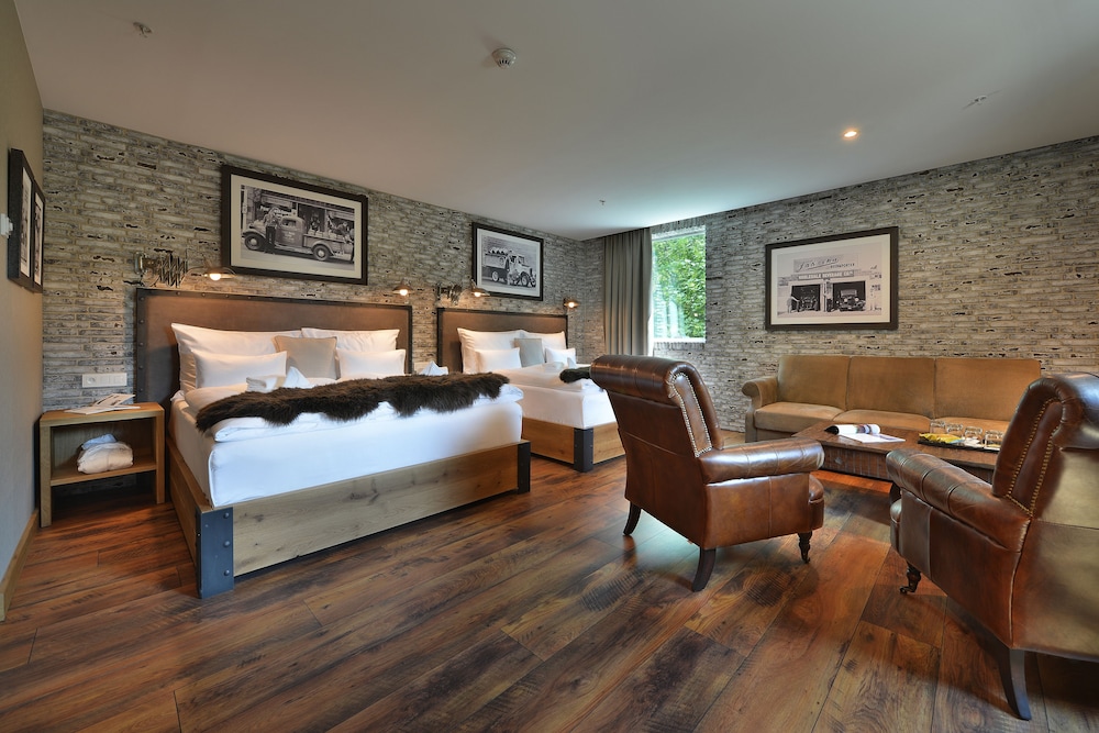 Family Room, 2 Queen Beds (Premium) photo 3