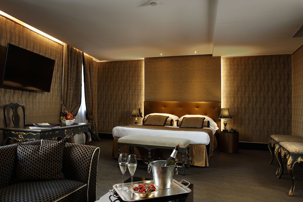 Suite, Canal View