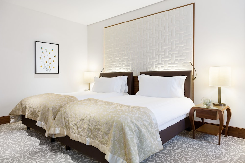 Deluxe Room, 2 Twin Beds thumbnail 6