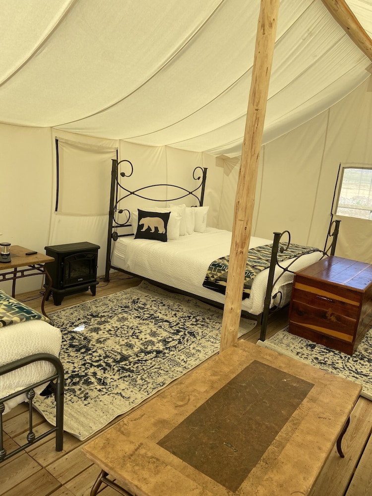 Deluxe Tent photo 1