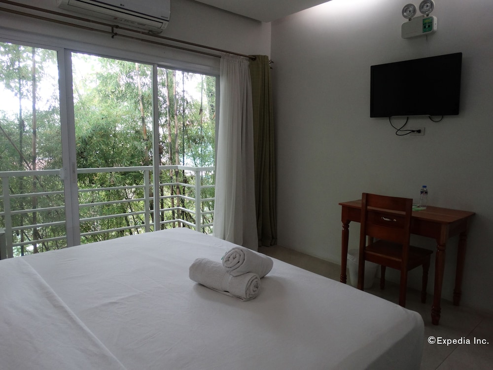 Deluxe Room, 1 King Bed photo 3