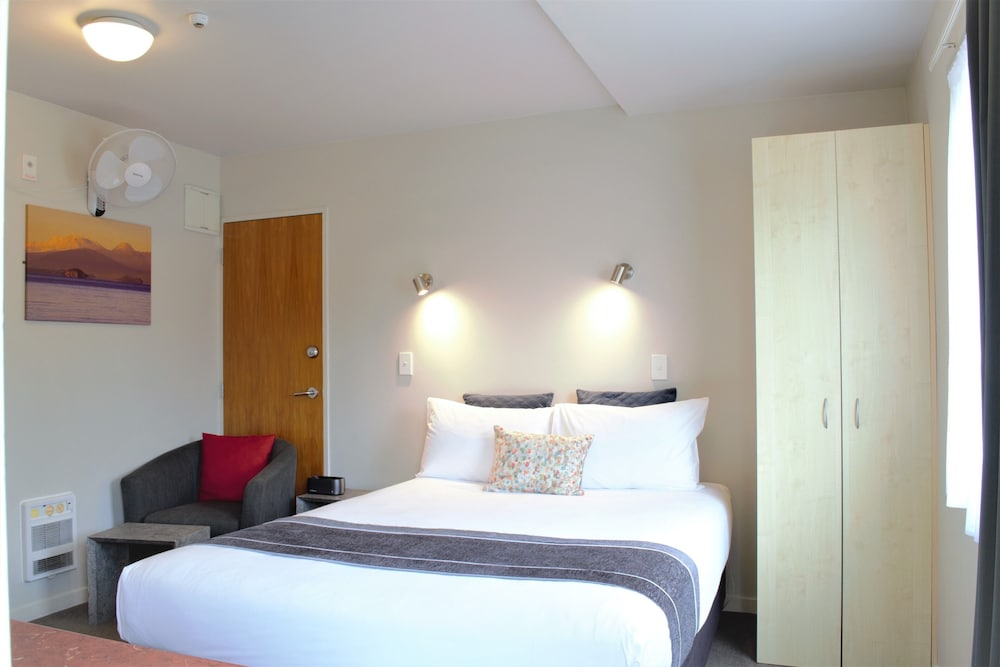 Superior Studio, 1 Queen Bed photo 3