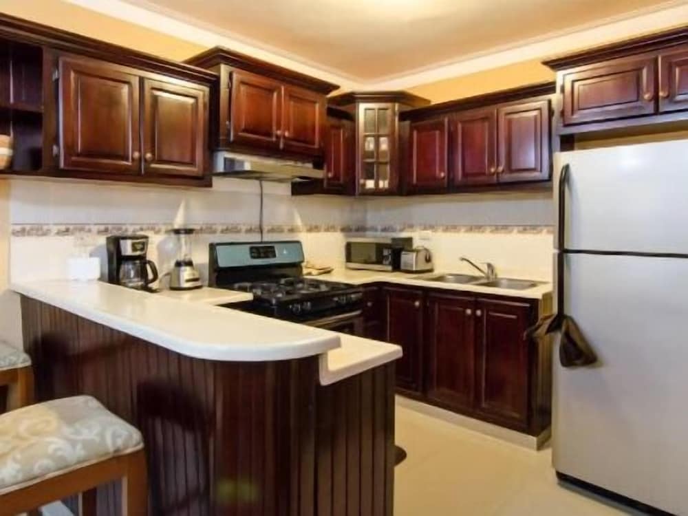 Beautiful 3 Bedroom Apt. With 1 A/C And 3 Tv photo 3