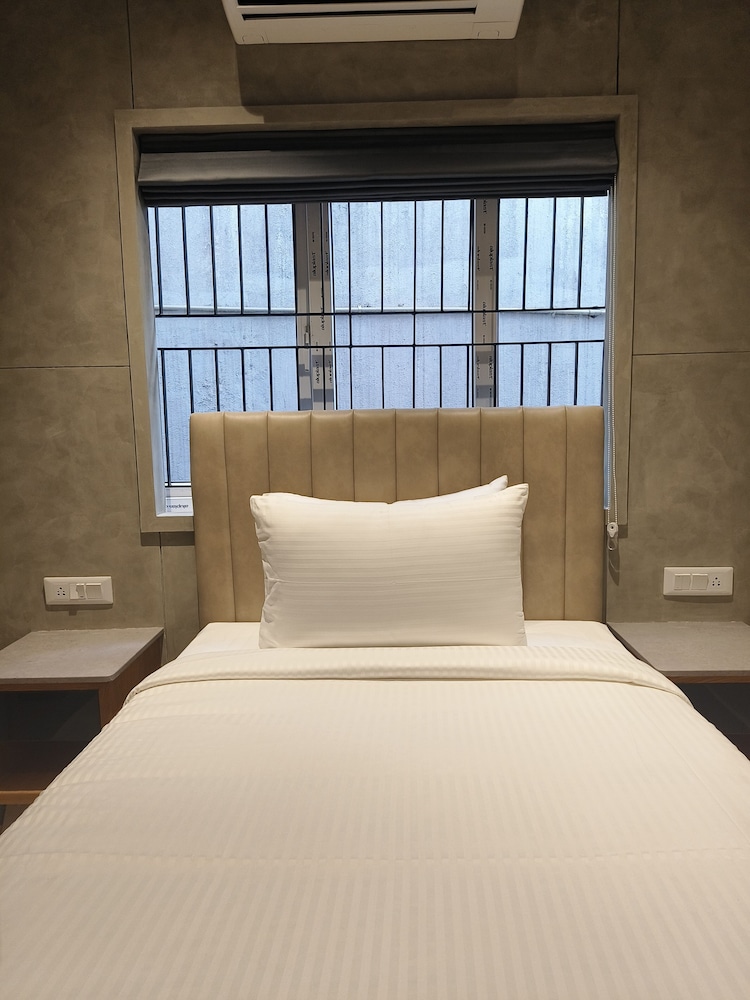 Basic Single Room photo 3