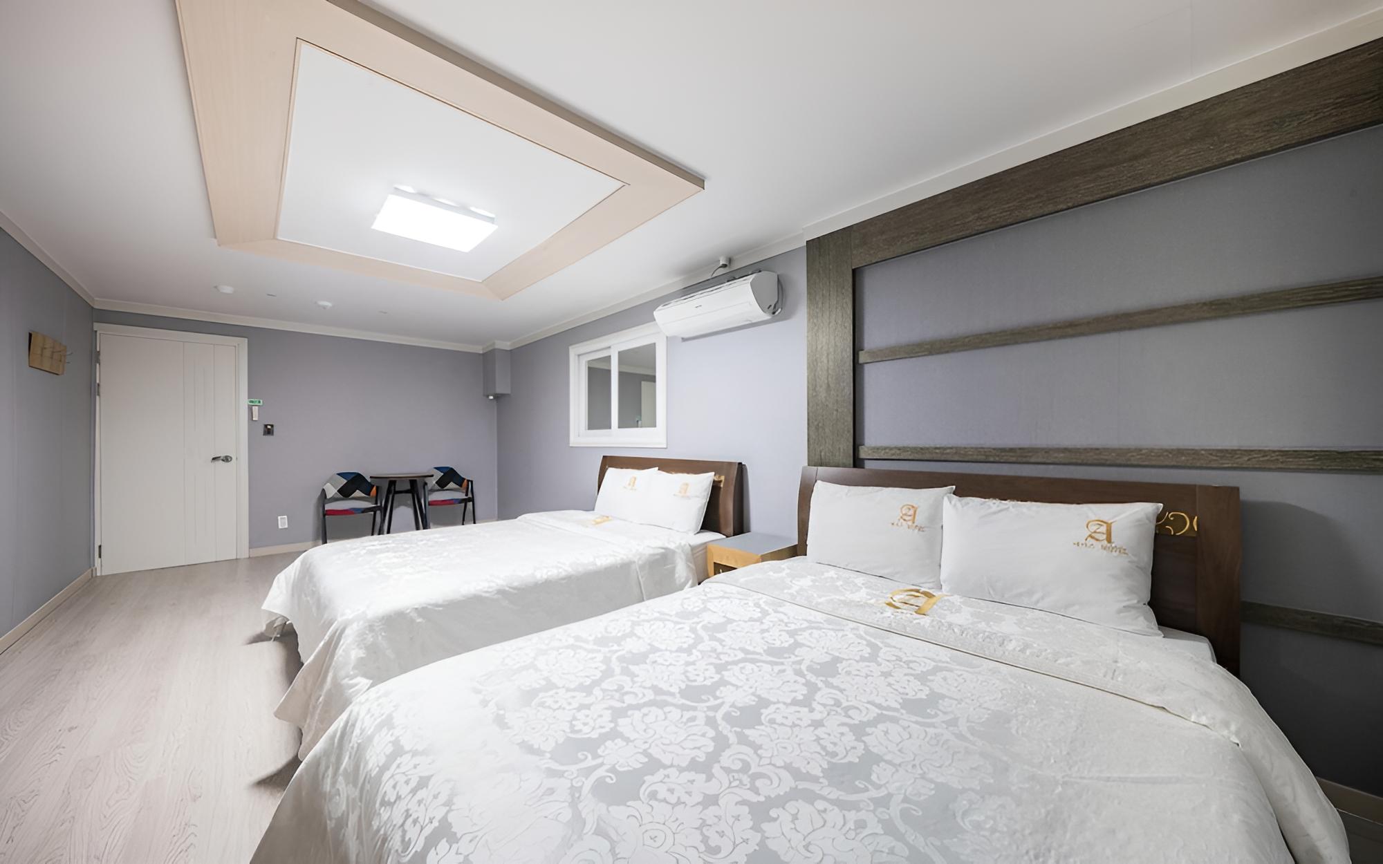 Room (Twin) - Photo 5