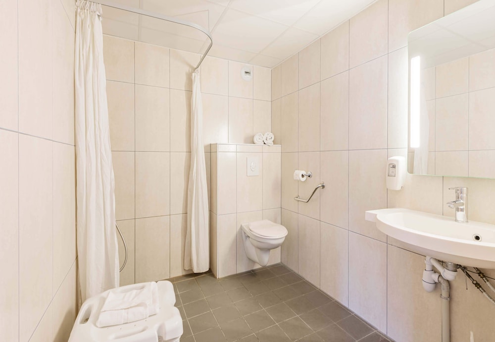 Double Room, Mobility Accessible - Photo 4