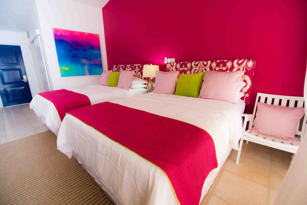 Room, 2 Queen Beds, Kitchenette, Beach View photo 1