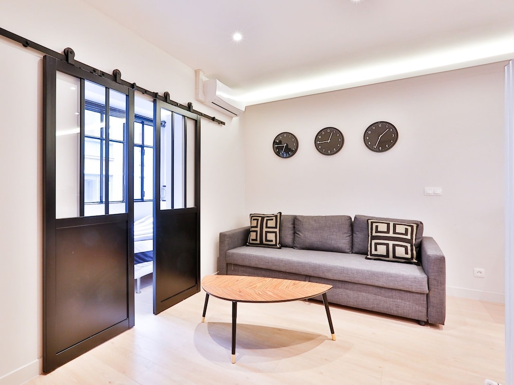 Superior Apartment, Private Bathroom, City View (401) photo 3