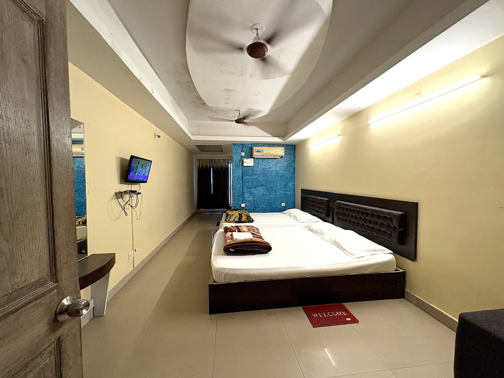 Superior Quadruple Room, City View