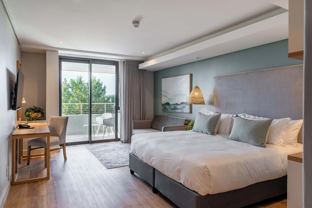 Luxury Suite - Photo 2