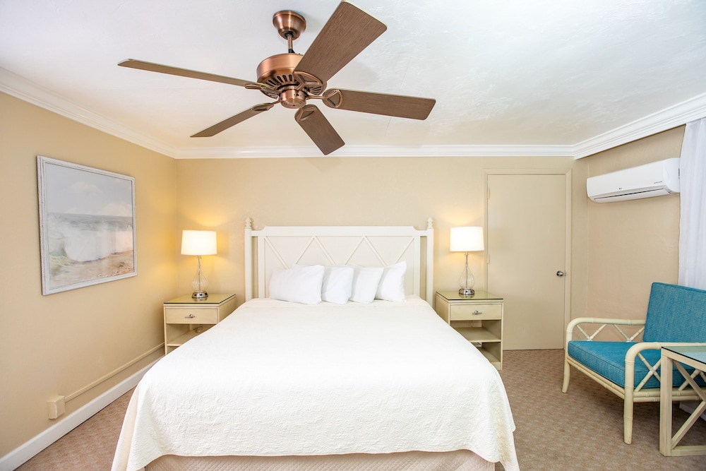 Studio, 1 King Bed, Accessible, Kitchenette photo 2