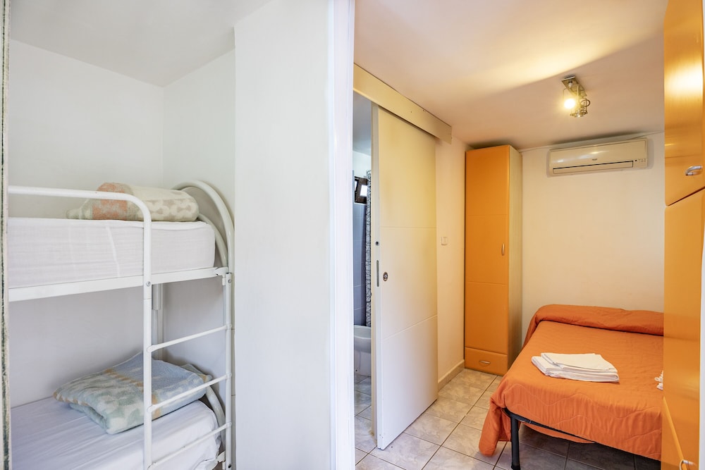 Family Chalet, 1 Bedroom (Bungalow Near The Beach 2)