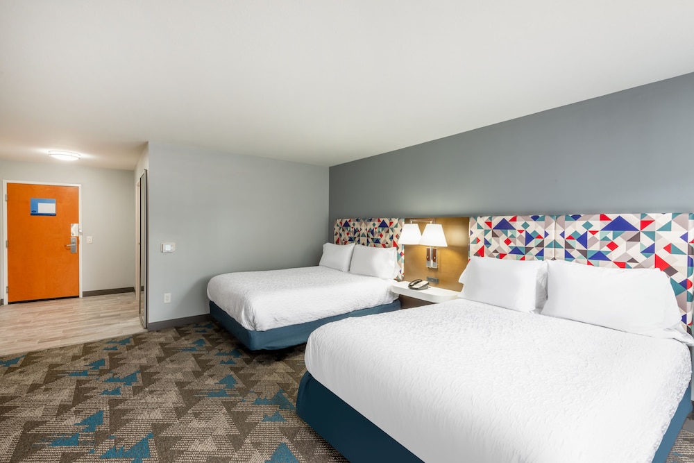 Room, 2 Queen Beds, Non Smoking - Photo 3