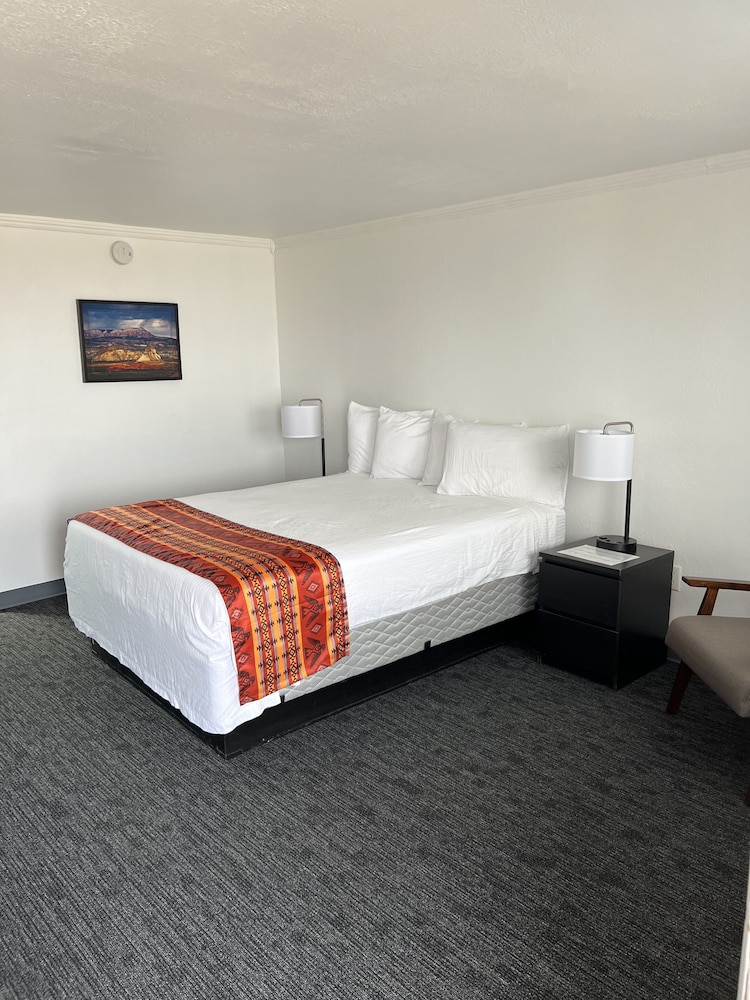Single Room, 1 Queen Bed