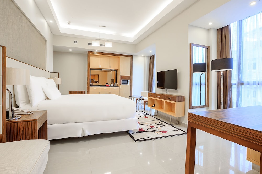 Superior Studio, 1 King Bed, Pool View - Photo 2