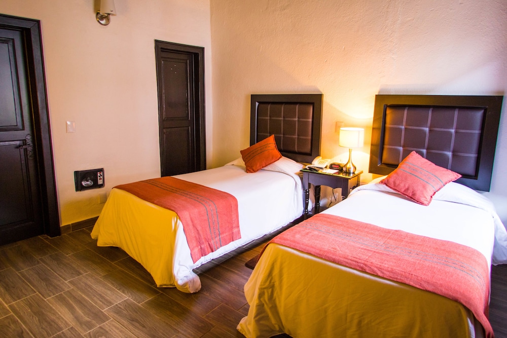 Standard Room, 2 Double Beds, Non Smoking - Photo 3