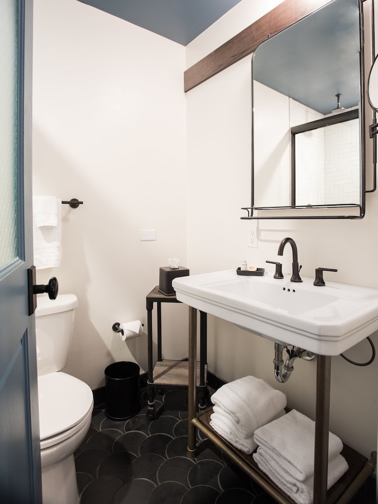 Premium Room, 2 Double Beds - Photo 6