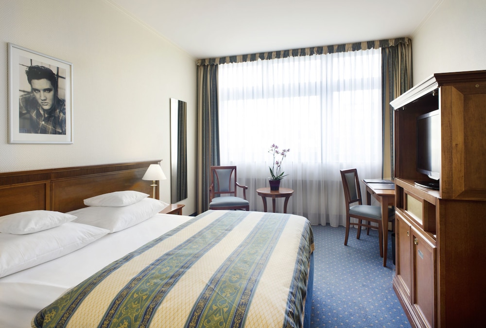 Standard Room With Rollaway Bed , Max. 3 Persons