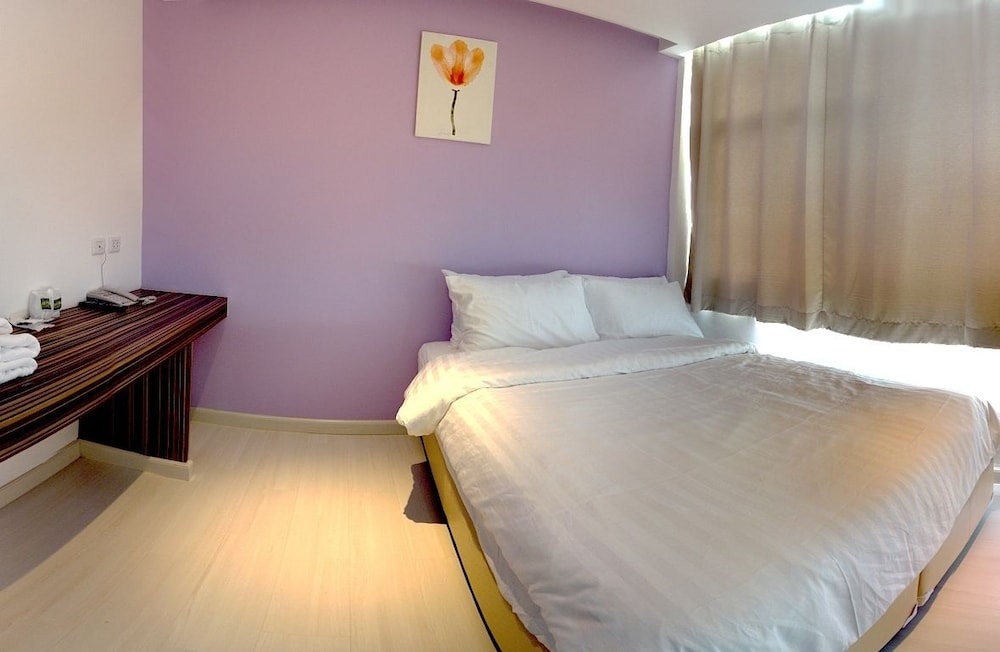 Standard Room, 1 Queen Bed photo 1
