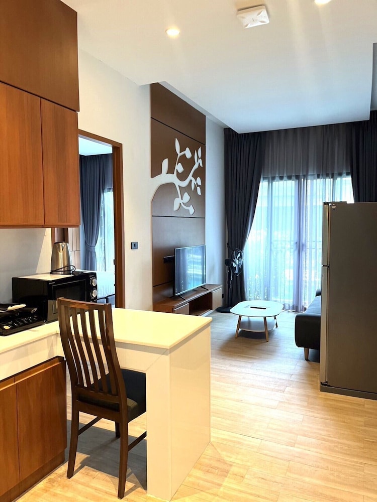 1 Bedrooms, Pool Access - Photo 11