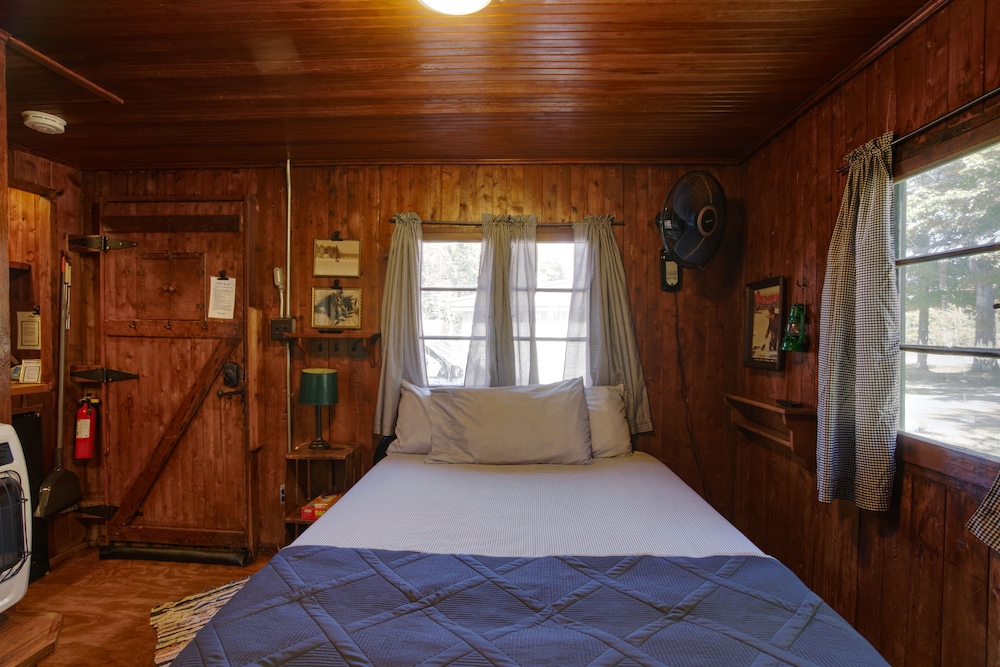 Cabin #9 Flag's Up photo 3