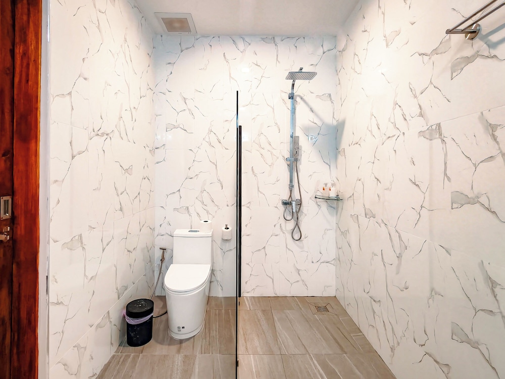 3 Bedroom Penthouse - Photo 12