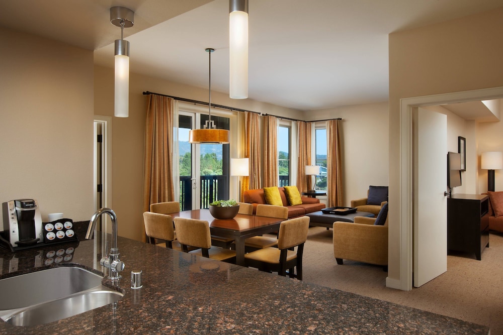 Luxury Suite, 2 Bedrooms, Balcony - Photo 4