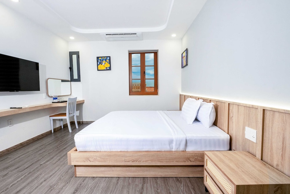 Deluxe Room, 1 King Bed, Sea View photo 1