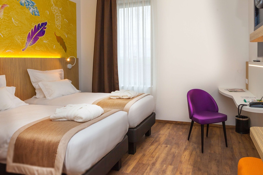Standard Room, 2 Twin Beds - Photo 1