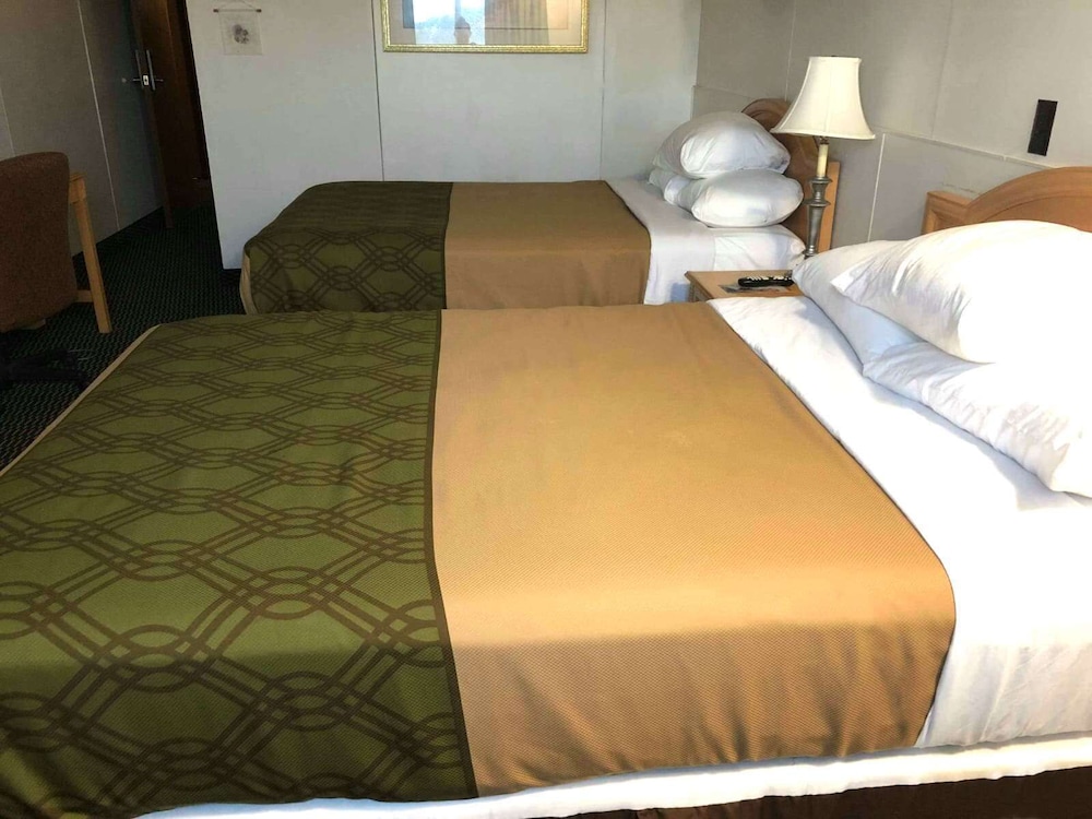 Room, 2 Queen Beds, Non Smoking photo 2