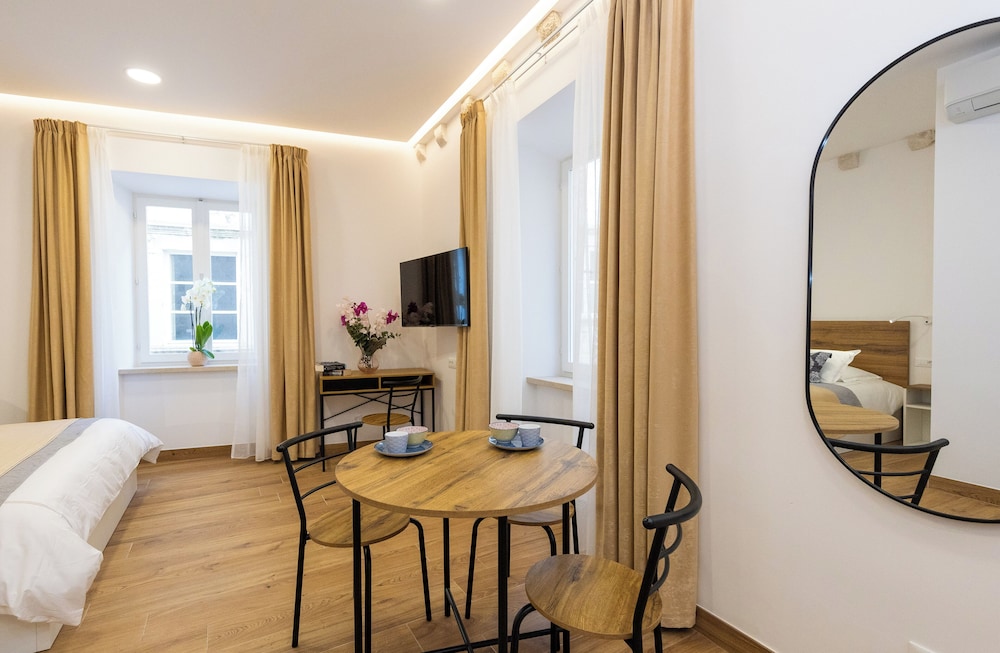 Deluxe Double Room, 1 King Bed (2)