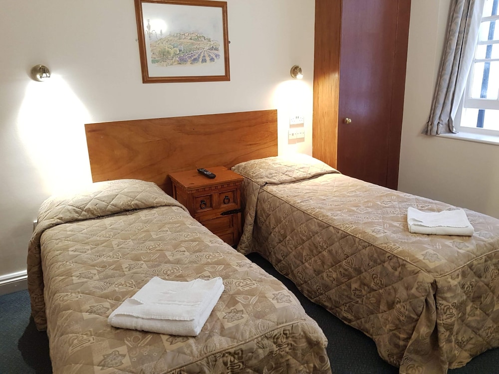 Standard Twin Room, Ensuite photo 1