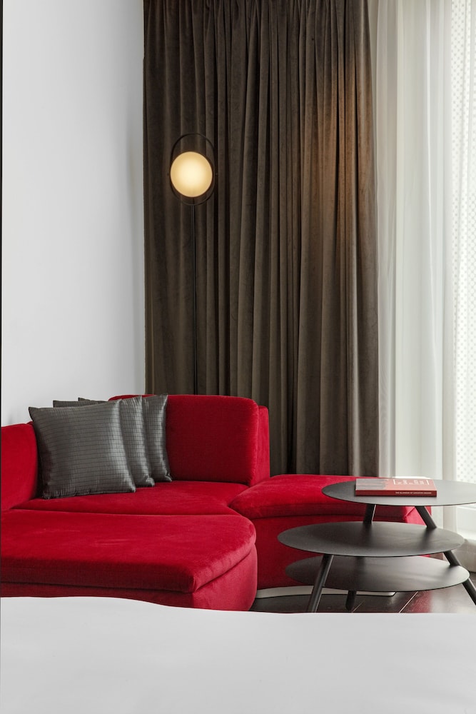 Studio Suite, 1 King Bed (Corner) thumbnail 5