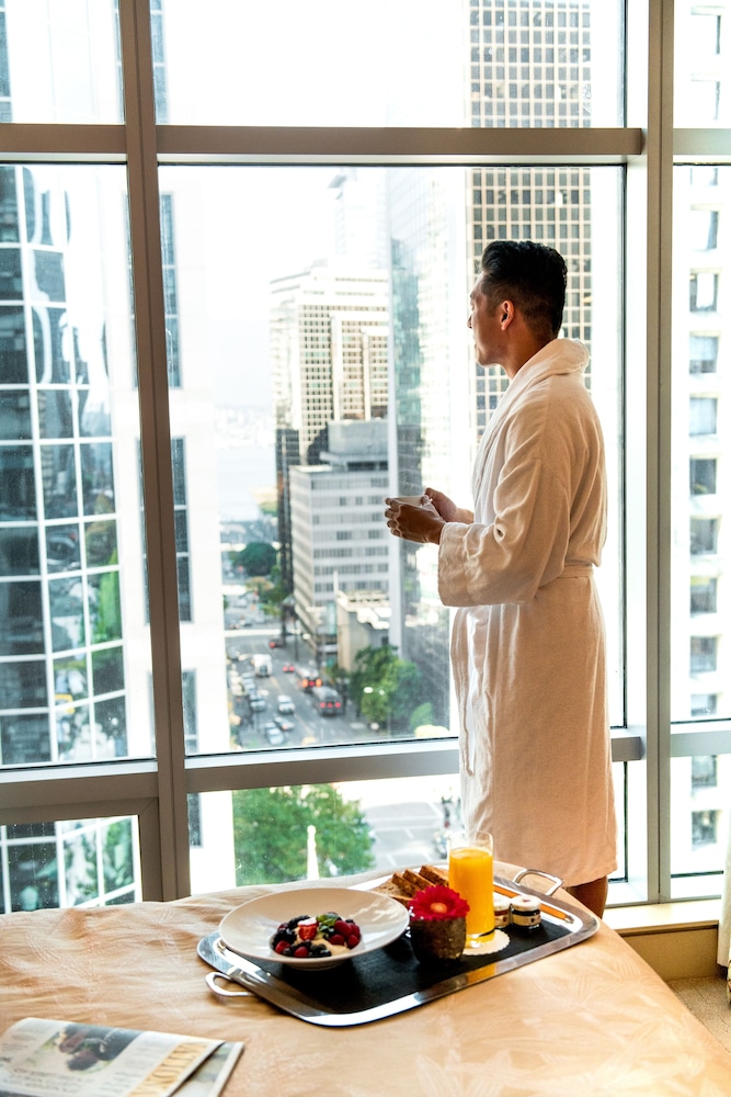 Deluxe Suite, 1 Bedroom, Balcony thumbnail 5