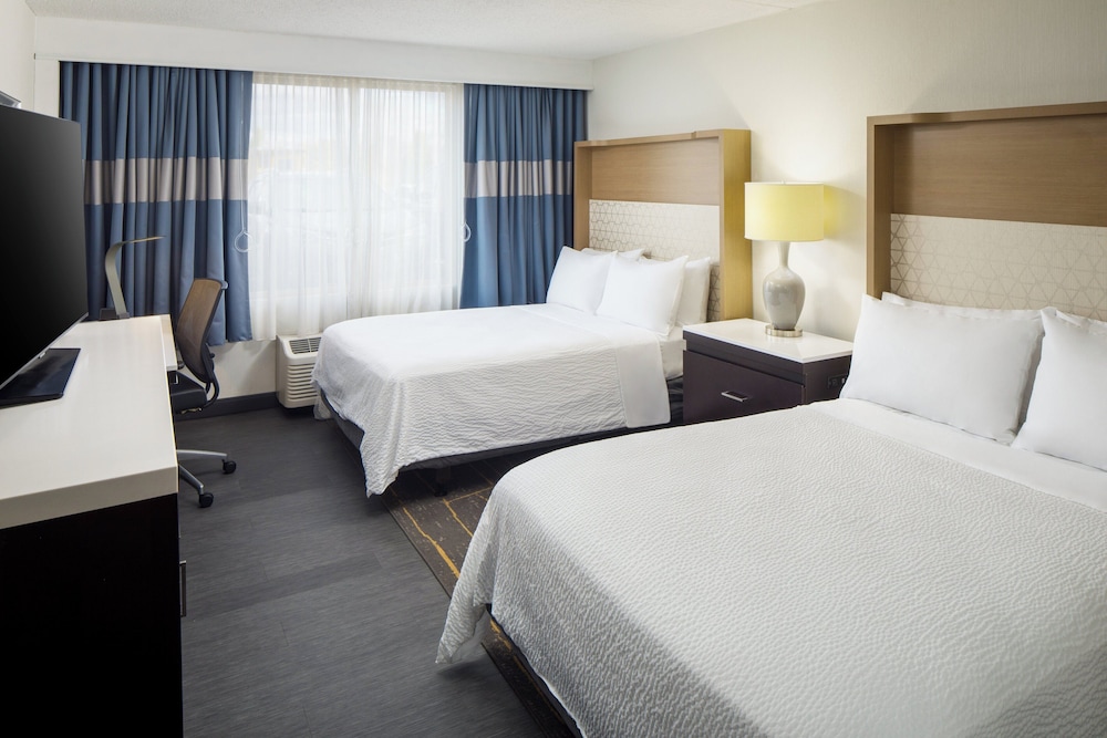 Standard Room, 2 Double Beds, Accessible (Mobility, Roll-In Shower) - Photo 1