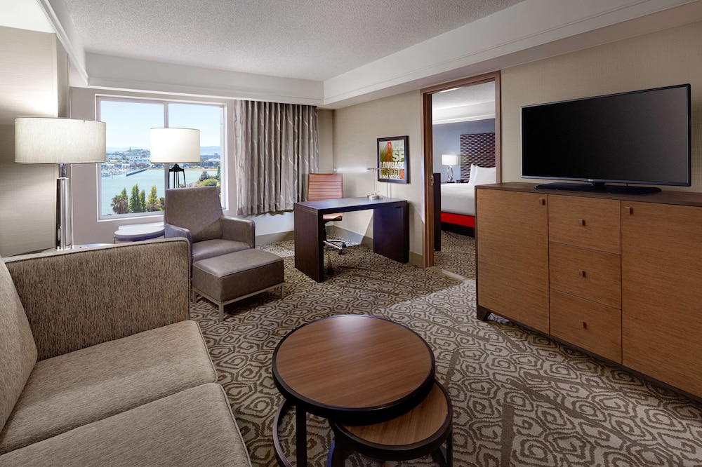 Two Room Suite - King Bed - Photo 3