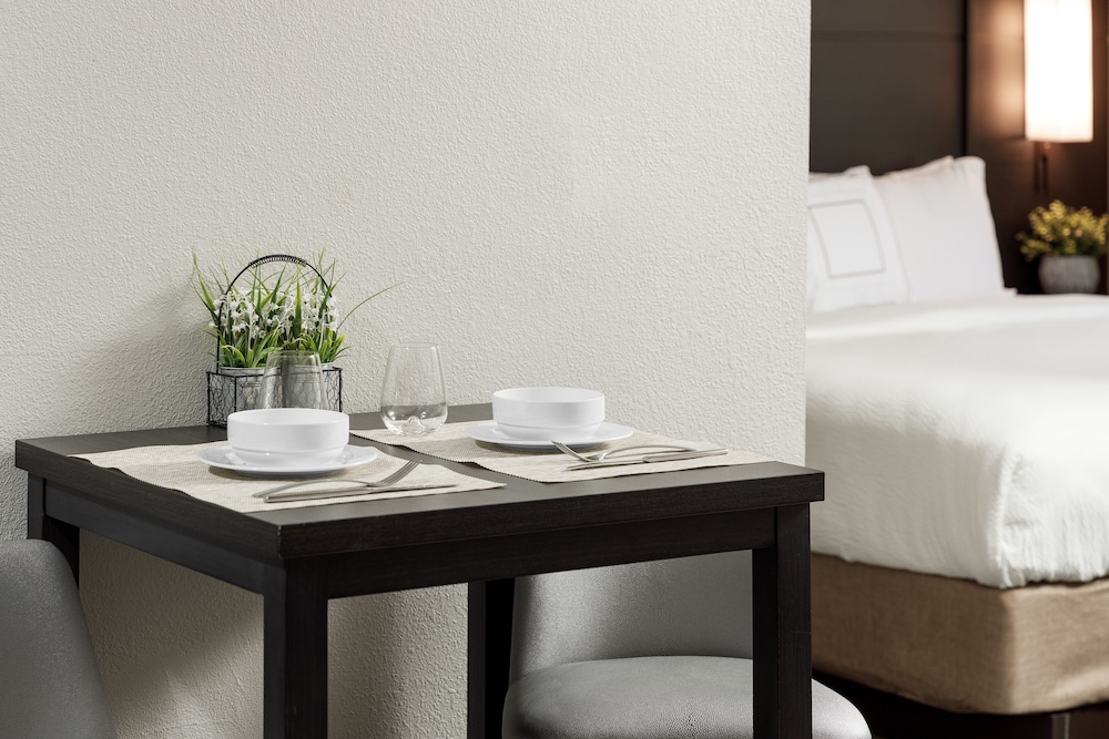 Suite, 1 Bedroom - Photo 4