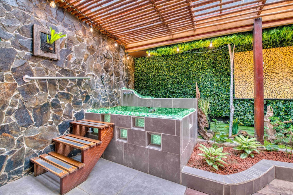 Tropical Bath Standard Room photo 3