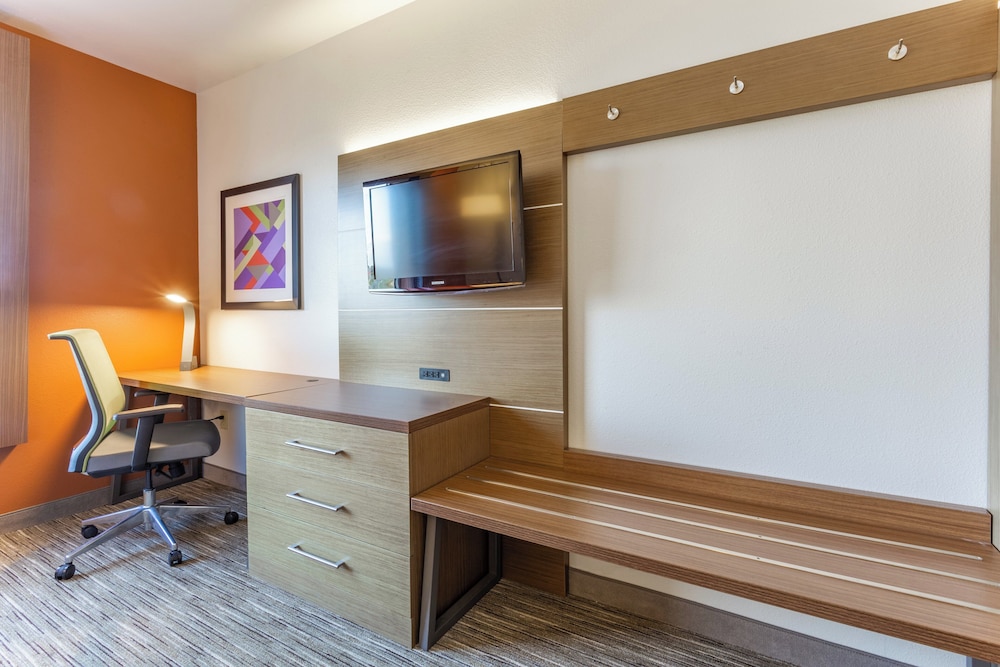 Suite, 2 Queen Beds, Accessible Bathtub (Communications, Accessible Tub) - Photo 2