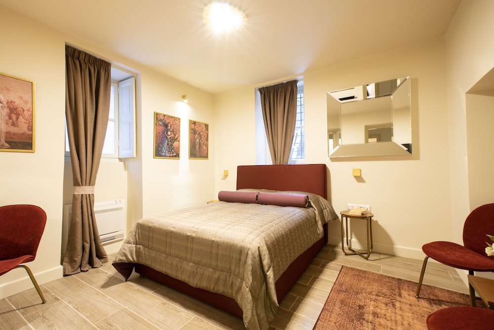 Comfort Studio Suite (Secret suite, Semi Basement) photo 2