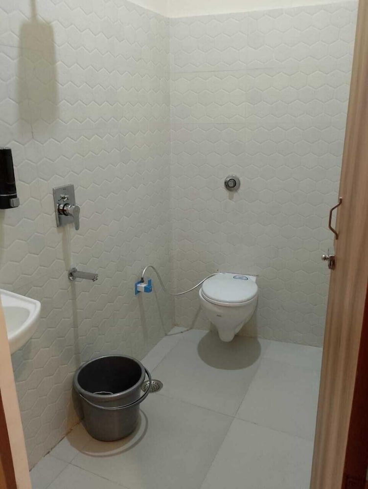 Deluxe Room - Photo 9