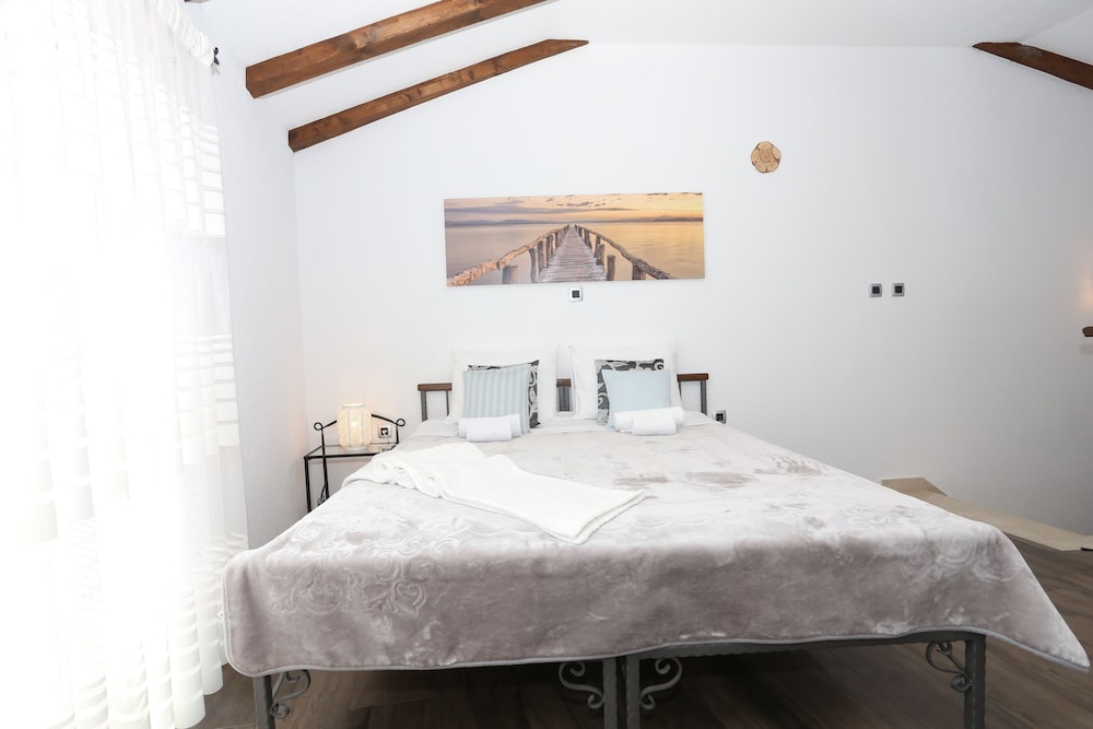 Deluxe Studio Suite photo 2
