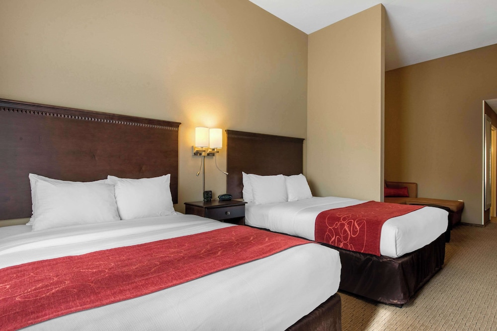 Suite, Two Queen and One Sofa Bed, Non-Smoking photo 2