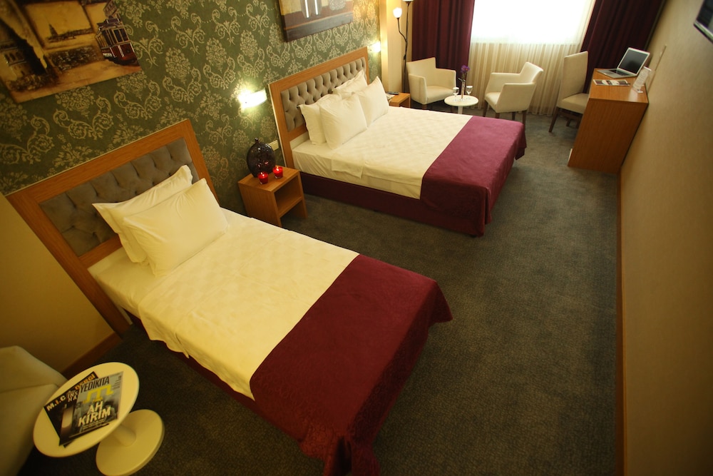 Superior Triple Room photo 3