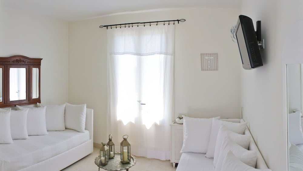 Suite - Photo 2