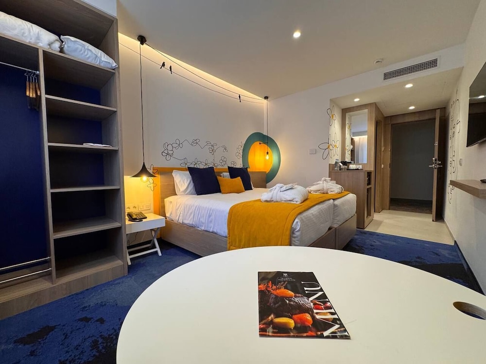 Executive Room - Photo 1