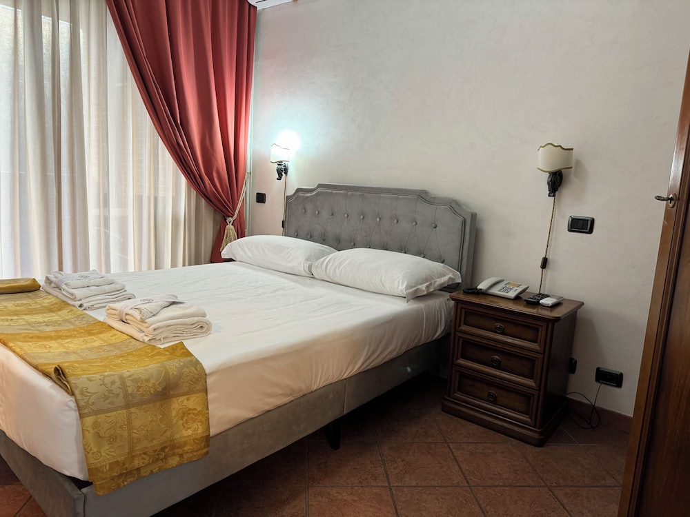 Business Double Room Single Use - Photo 13