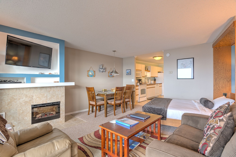 Studio, 1 Queen Bed, Ocean View photo 1